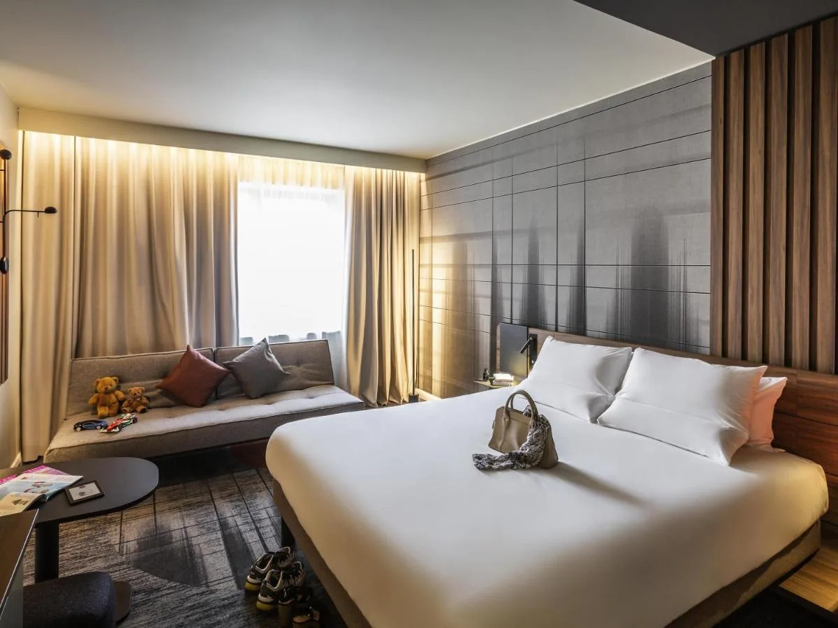 Executive Queen Room with Single Sofa Bed
