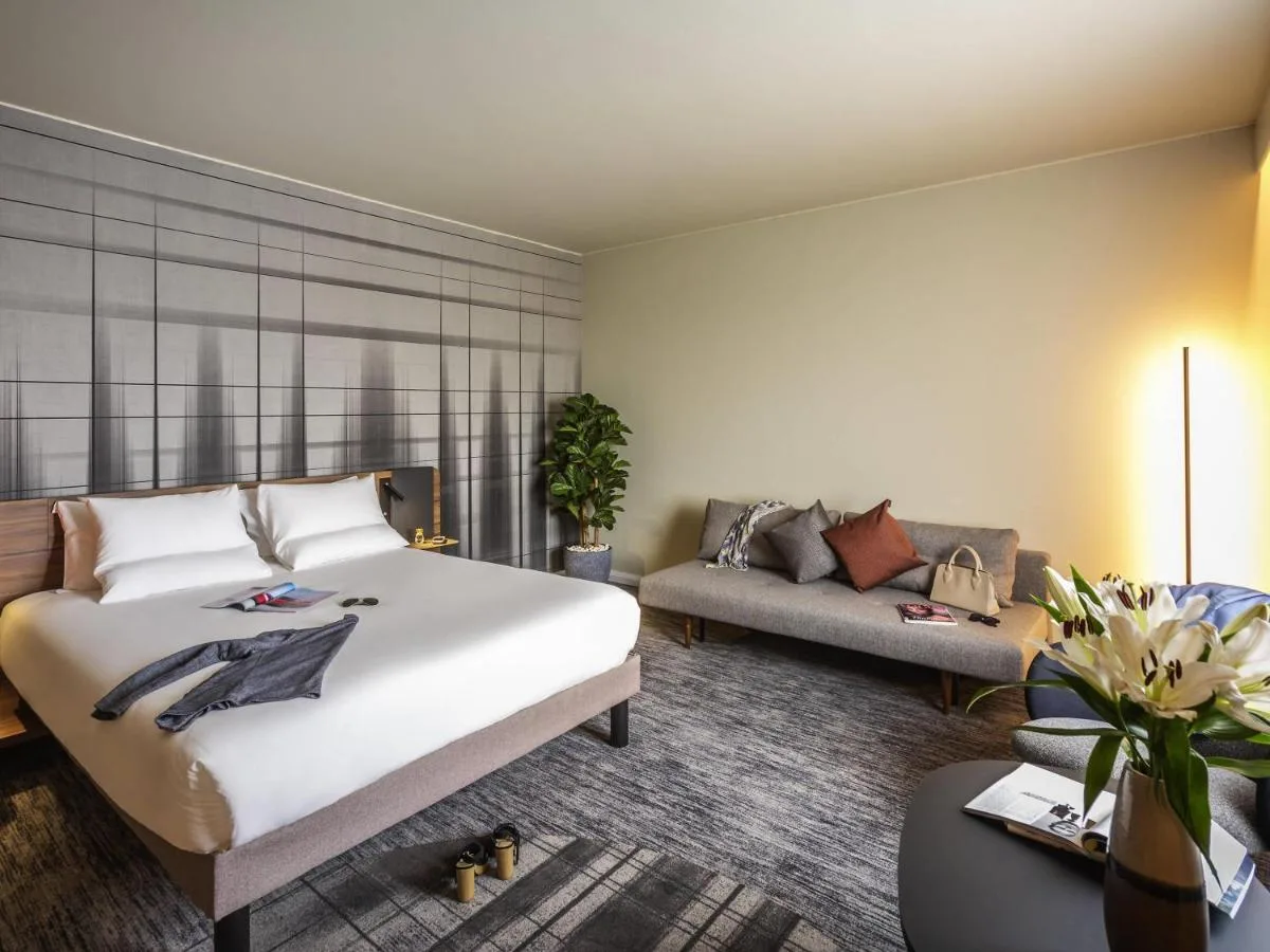 Junior Queen Suite